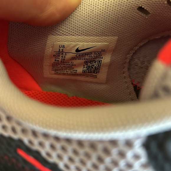 Nike Women’s Renew shoes. Size 11. - Picture 8 of 8